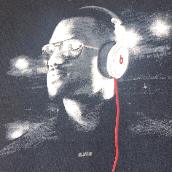 •NIKE•BLACK AND RED NIKE SHORT SLEEVE TEE COLLAB WITH BEATS HEADPHONES SIZE 4 - Picture 3 of 6